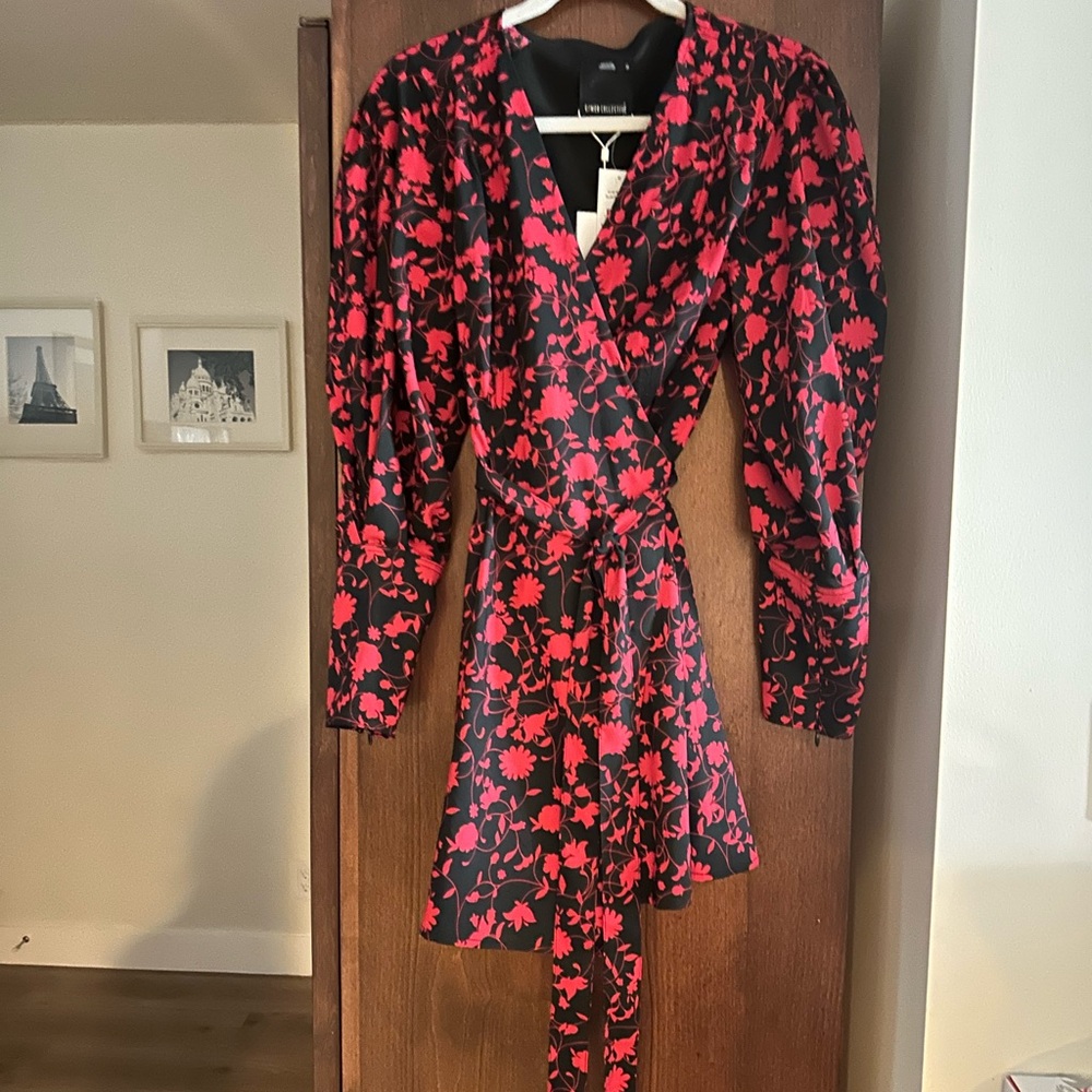 C/Meo Collective Opacity Dress 
Size 6 / M AU/UK: 10 

New with tags